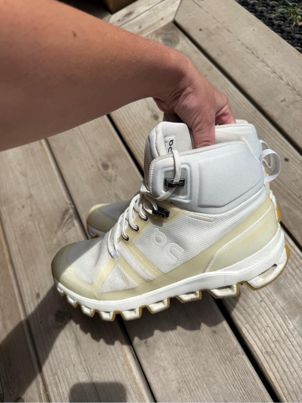 On Cloud Running Cloudrock Women’s Mid Waterproof Hiking Boot Shoes White 8